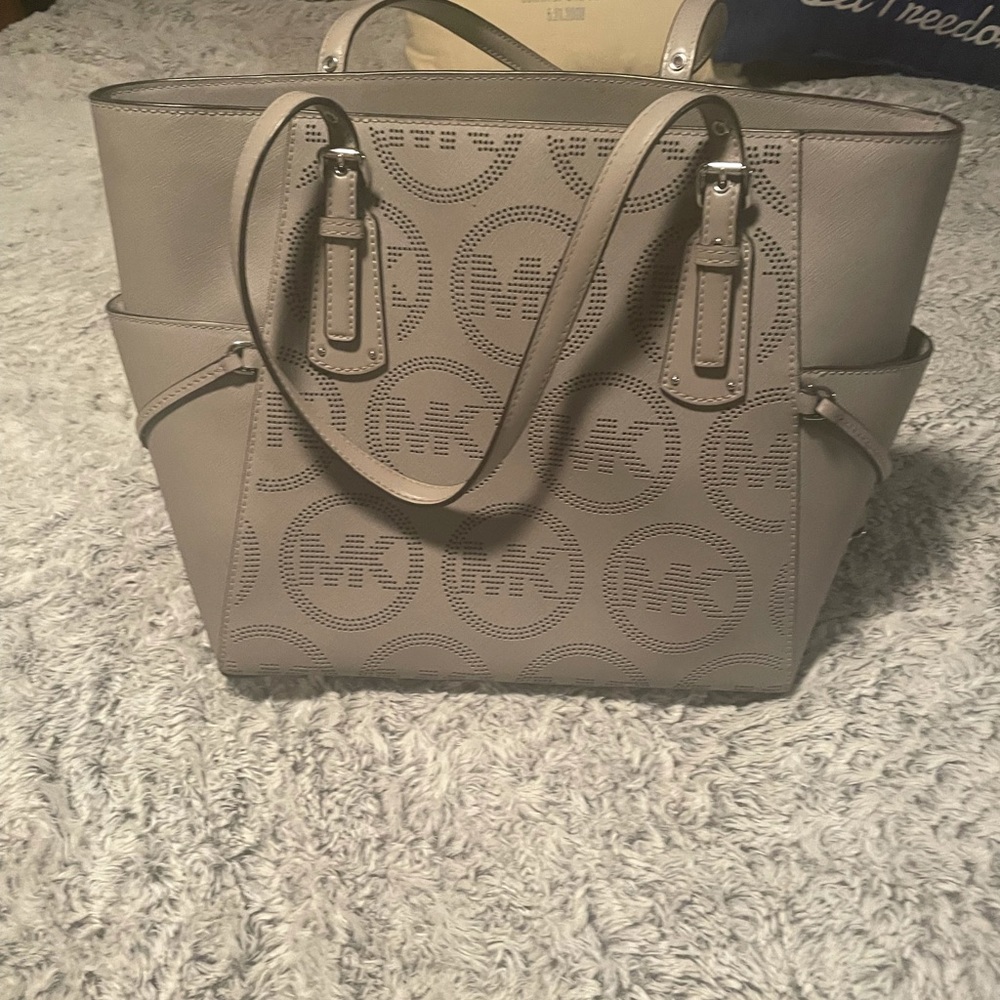 New Micheal kors purse